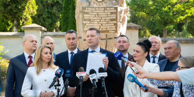 PiS chce uczcić ofiary Wołynia. Przemysław Czarnek zapowiada uchwałę 1 EAttachments9564196ac92f3d559eb3071b59c4f0c4e5cb6d9 xl