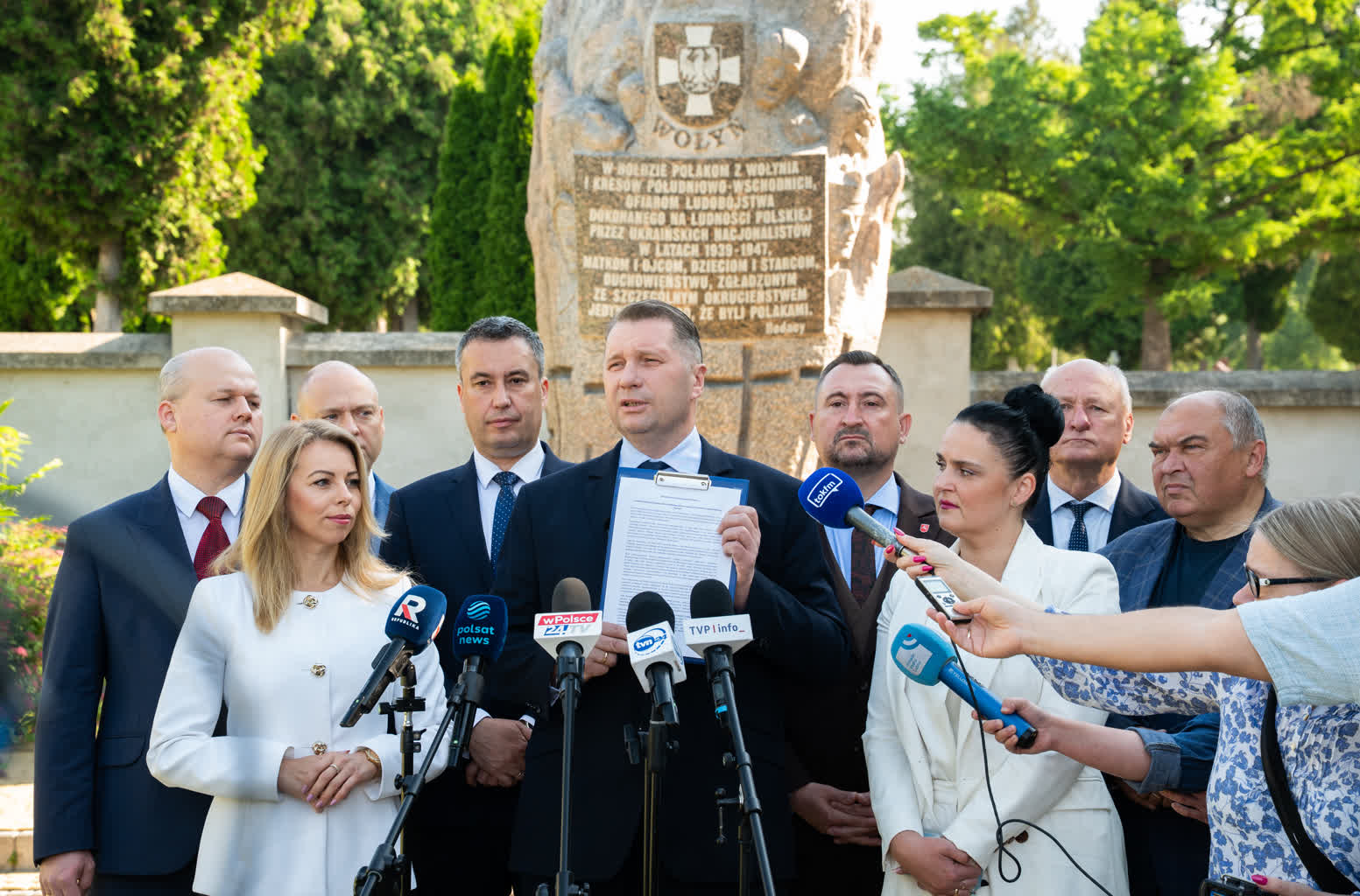 PiS chce uczcić ofiary Wołynia. Przemysław Czarnek zapowiada uchwałę
