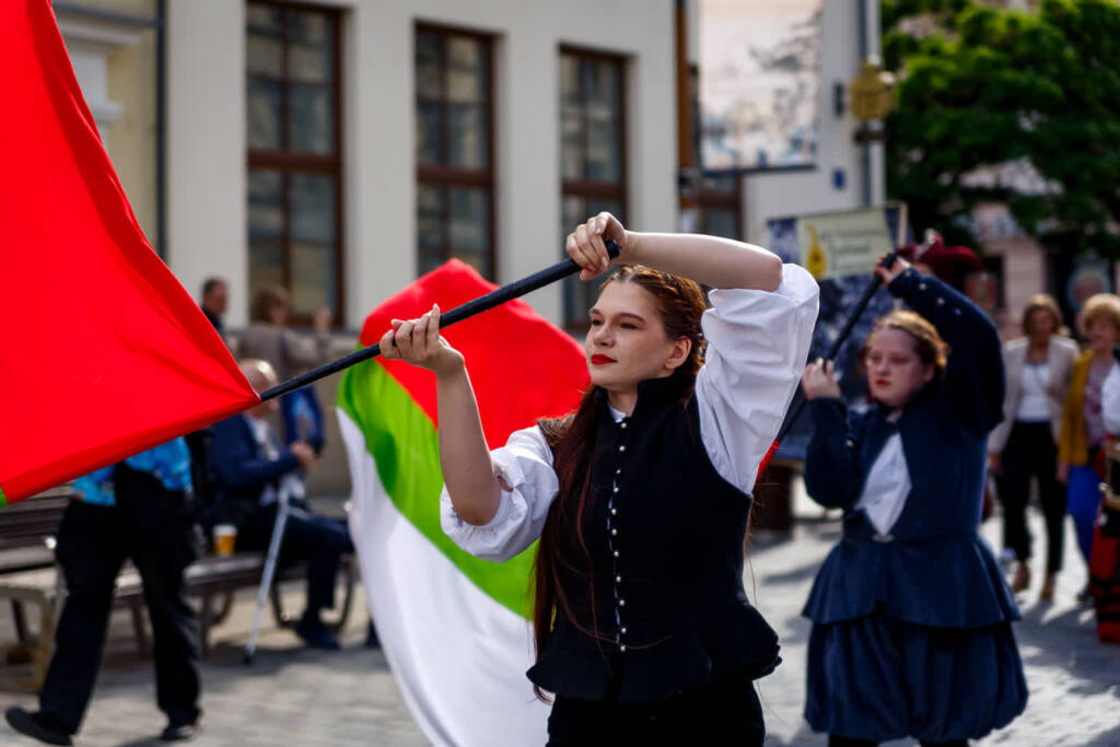 Korowód rozpoczął VIII Międzynarodowy Festiwal Renesansu 1 EAttachments957478282c02df9153873a5d98bbe476979b506 xl