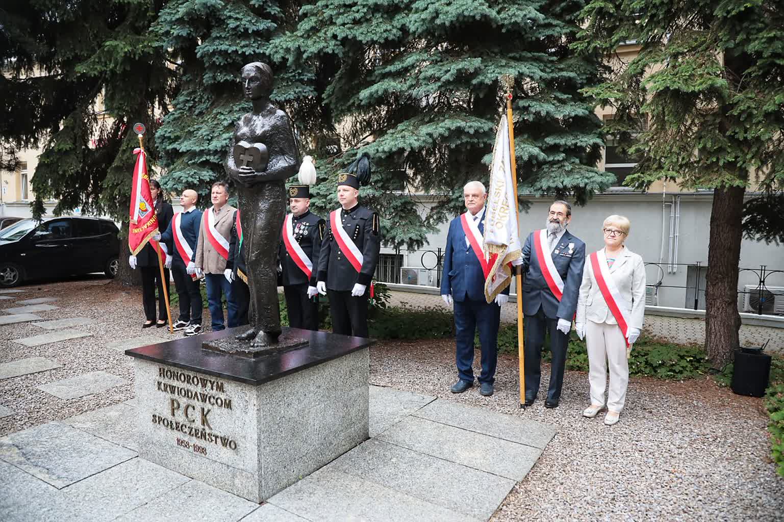 Spotkanie pod pomnikiem „Honorowym Krwiodawcom PCK – Społeczeństwo”