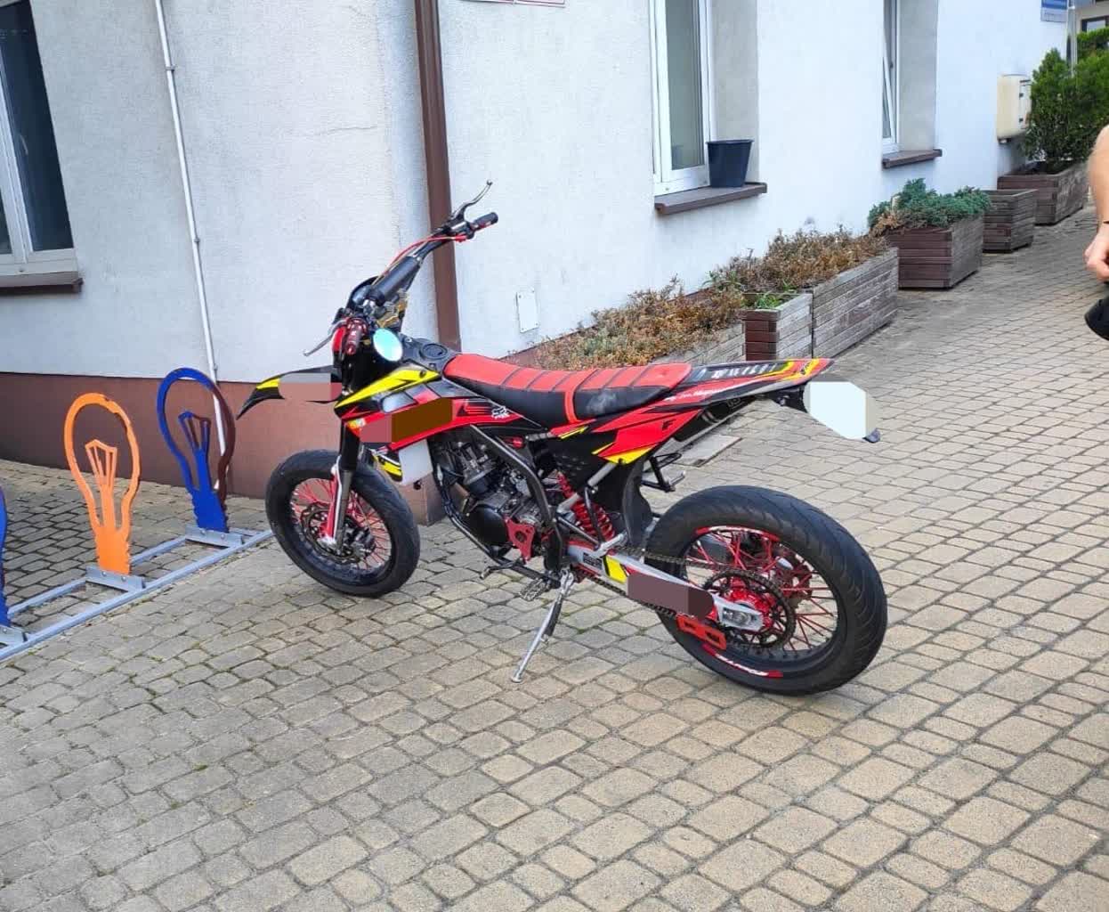 Motorowerzysta potrącił pieszą. 15-latka w szpitalu 2 359-292157.jpg