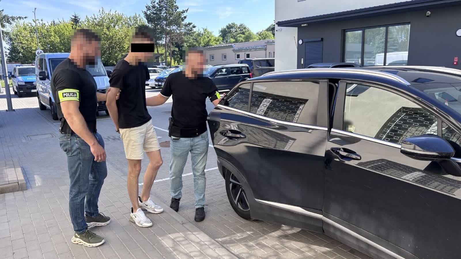Rozbój w Międzyrzecu Podlaskim. Zaatakowali, bo nie spodobała im się koszulka 2 343-292560.jpg
