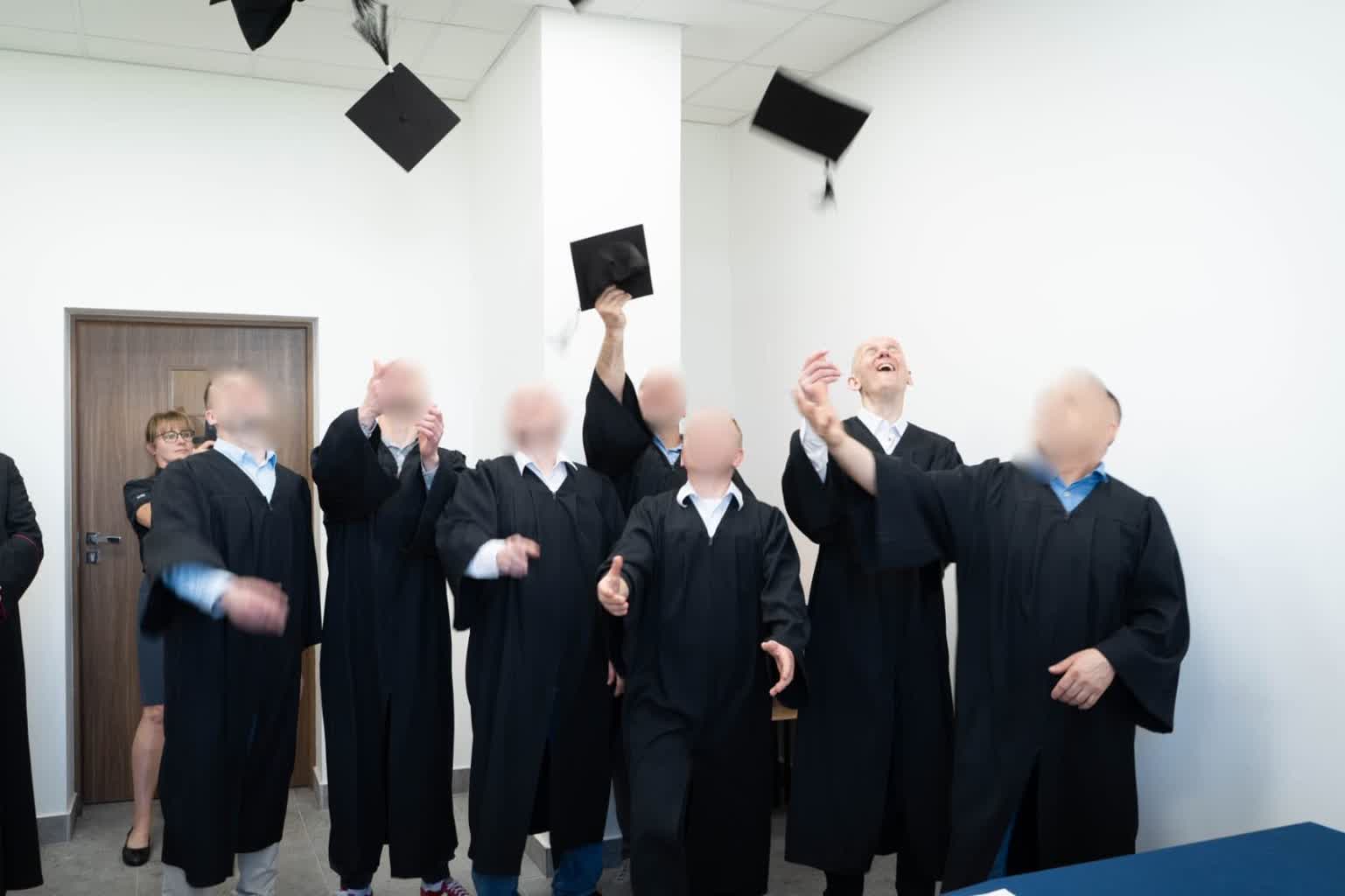 Osadzeni z dyplomami. Zdobyli wykształcenie w areszcie śledczym 2 728294041_1472699788230406_7406473683018543931_n.jpg
