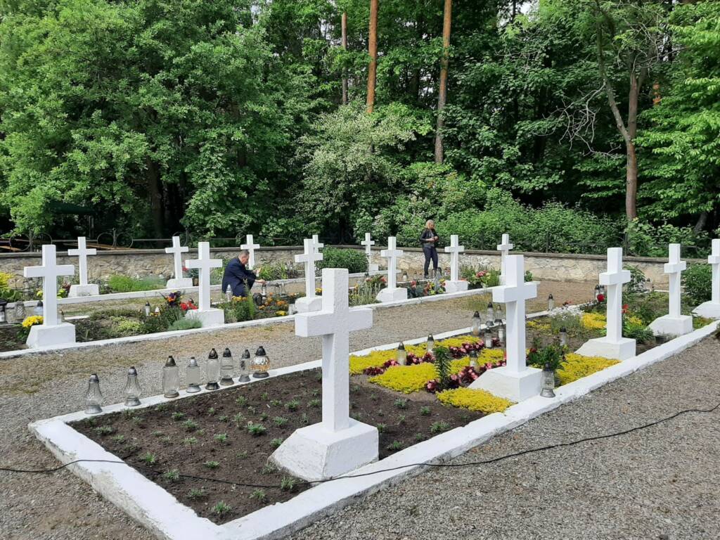 Męczeństwo polskiej wsi. Uroczystości w Sochach 1 EAttachments6339289fab968cd49f427cacd38ce11f7b7369f