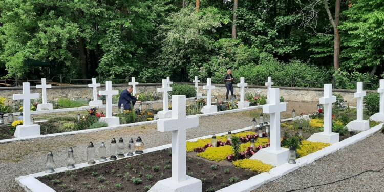 Męczeństwo polskiej wsi. Uroczystości w Sochach 1 EAttachments6339289fab968cd49f427cacd38ce11f7b7369f