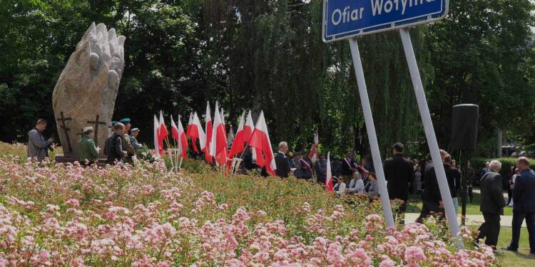 14.07.2026 Czy na pewno? - "1943 może się powtórzyć". Ukraińcy sprzedają toporki na pamiątkę rzezi wołyńskiej? 1 EAttachments643425803ba1a1d2a607991db1e5c57335cfb9a