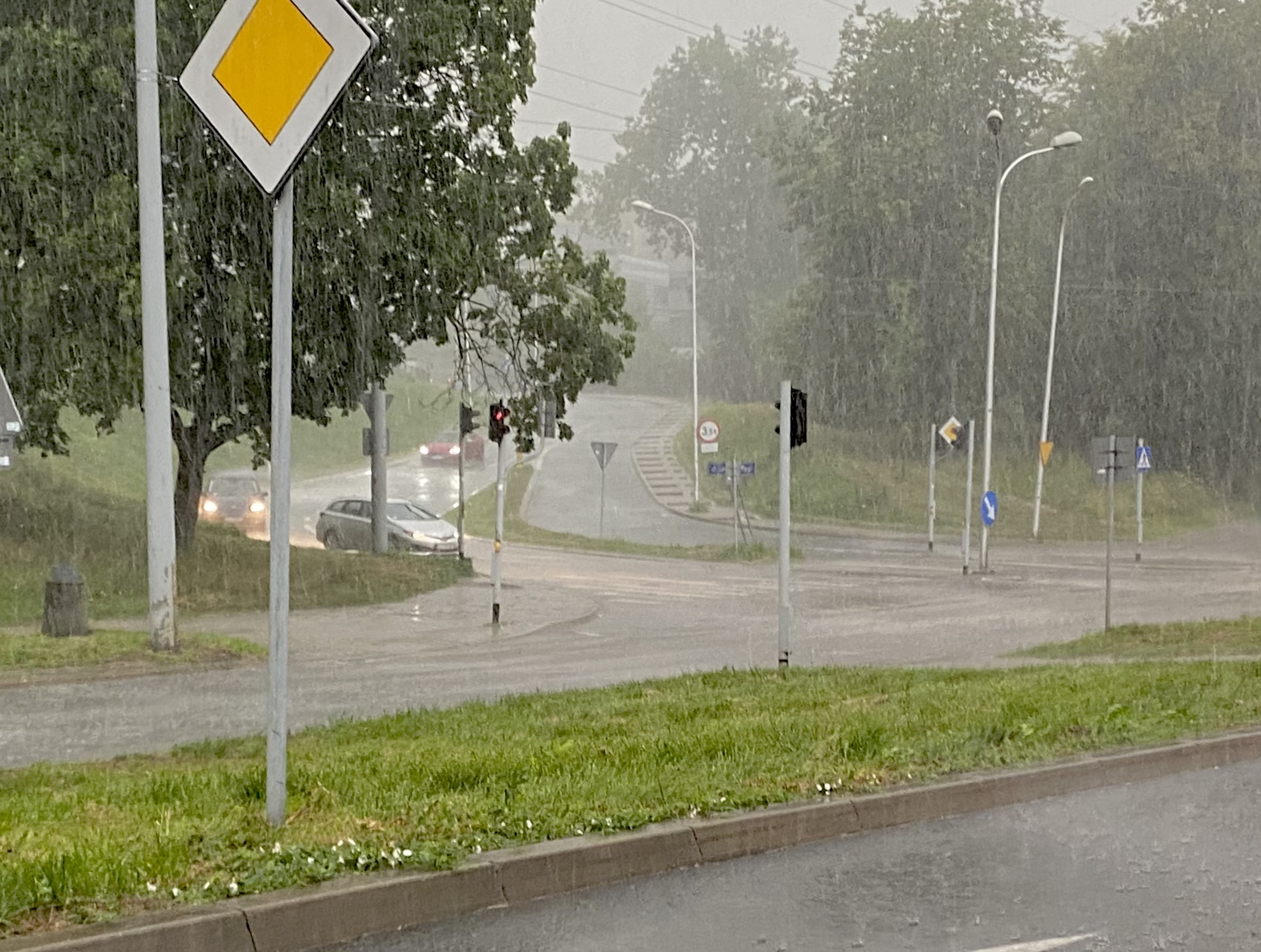 Lubelskie: synoptycy ostrzegają przed burzami