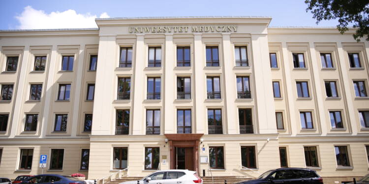 Tłumy chętnych na studia. Uniwersytet Medyczny z rekordowym wynikiem 1 EAttachments8055147e0dc423b9cd7547c9fece4d80c1f2a7a