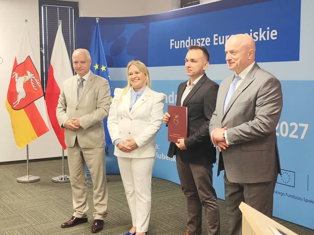 Wręczenie umów o dofinansowanie na badania i innowacje 1 EAttachments96274973064e062dbf954679b61cf8c355849e9 xl