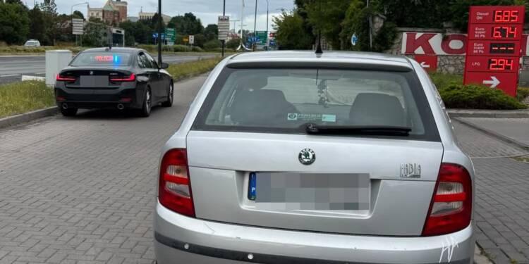 Chciał ścigać się z policyjnym samochodem. Odpowie też za inne rzeczy 1 EAttachments96345974445329ee41755f165dff74273f12272 xl