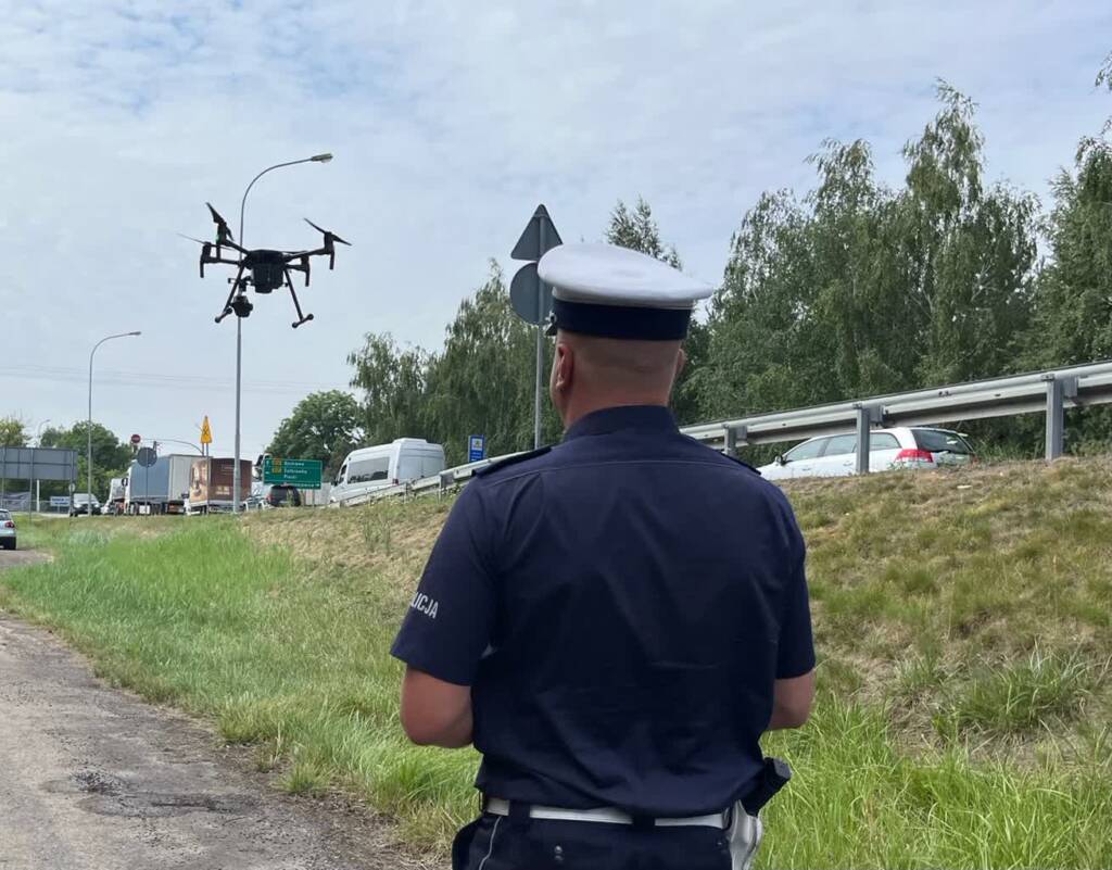 Policyjny dron kontrolował kierowców. Nie obyło się bez mandatów 2 EAttachments9637859fee4eecf316ab868fcfb2c2cf8676e48 xl