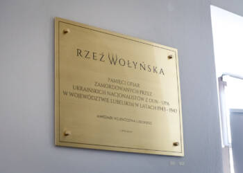 Odsłonięcie Tablicy Pamięci Ofiar Rzezi Wołyńskiej w Lubelskim Samorządowym Centrum Doskonalenia Nauczycieli 7 EAttachments96618464cda2b41b931e4e04339f6e056b89cb6 xl