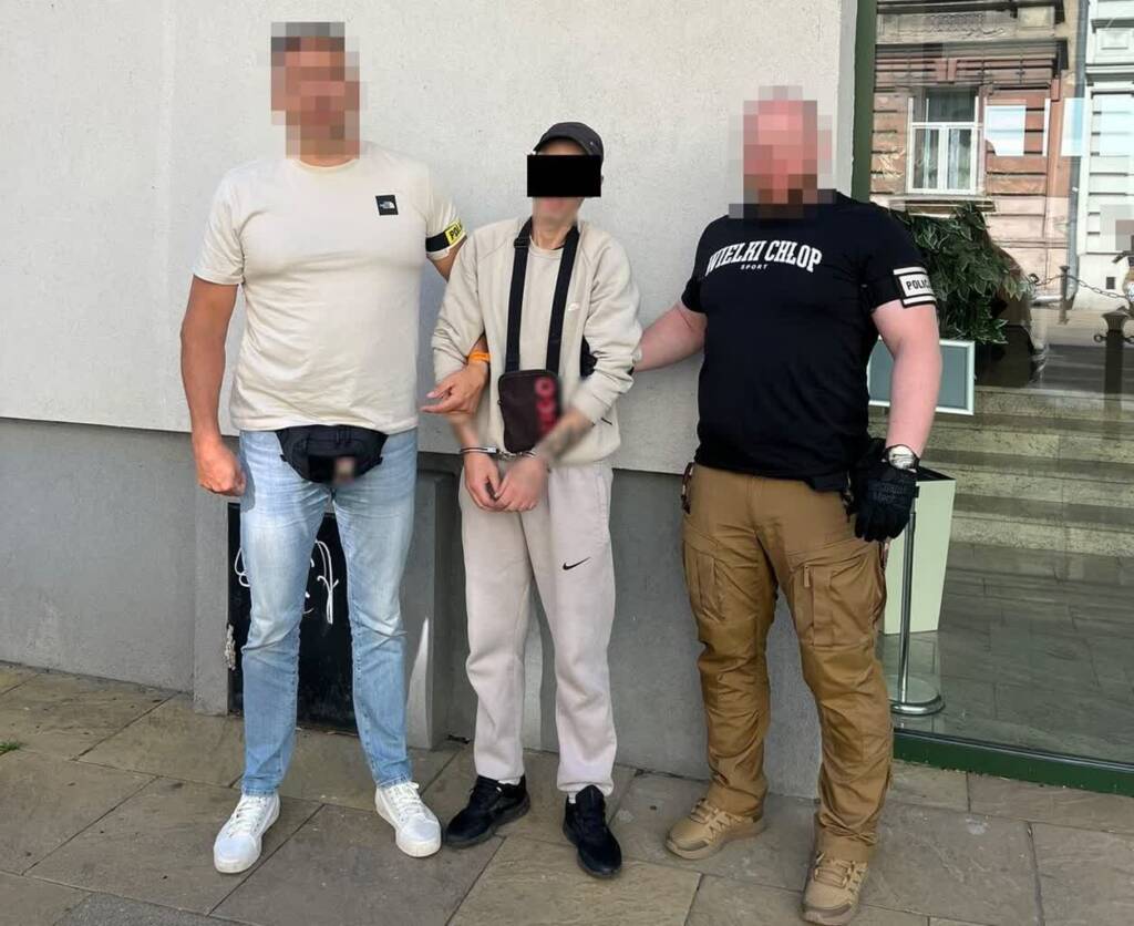Udawali policjantów i wyłudzali pieniądze. Trafili do aresztu 2 EAttachments96658807359009a05a13a35751d0b949fb971c4 xl