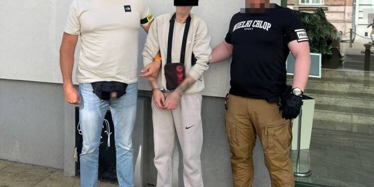 Udawali policjantów i wyłudzali pieniądze. Trafili do aresztu 1 EAttachments96658807359009a05a13a35751d0b949fb971c4 xl