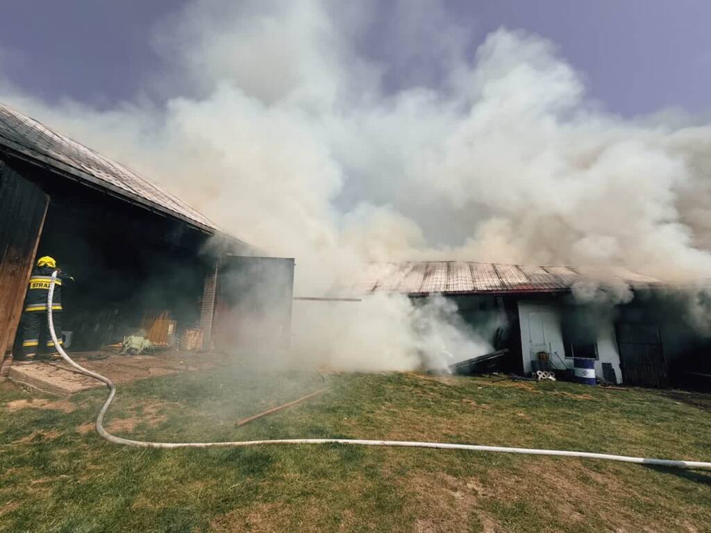 Duży pożar w powiecie kraśnickim. Walczy z nim kilkanaście zastępów 1 EAttachments9666985ed9f86081e7f1ee58eca283ed5800030 xl