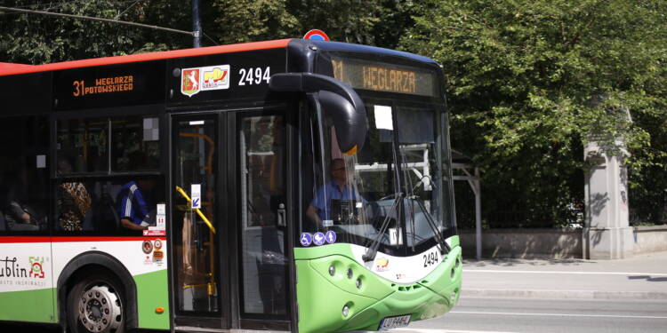 18-latek za kierownicą autobusu. Niedługo to będzie możliwe 1 EAttachments80551789f39a338094eea71dba0bab70e0a014b