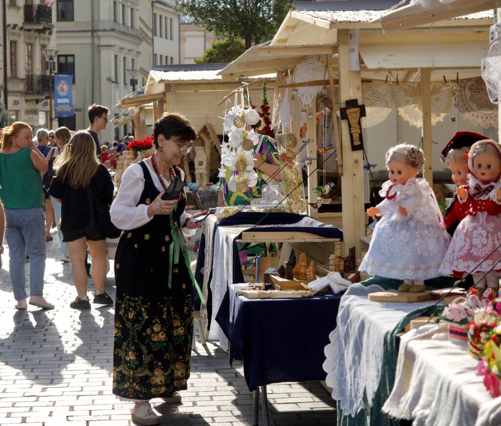 Rzemiosło, muzyka i taniec. Startuje XX Festiwal Re:tradycyja - Jarmark Jagielloński 1 EAttachments8920267457b217adeb4bd3742a0172012f6b3c1