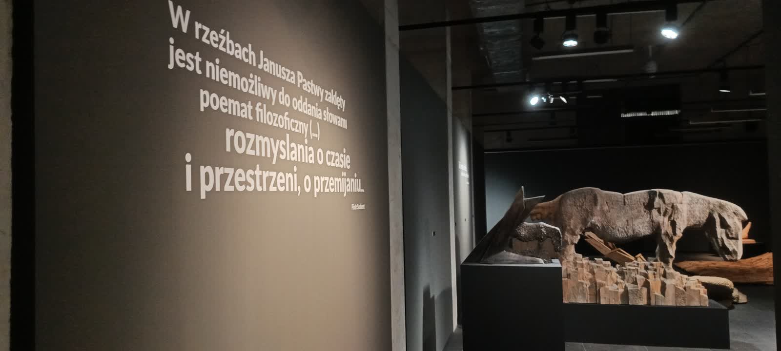 Między gliną a wyobraźnią. Spotkanie z Antonim Januszem Pastwą