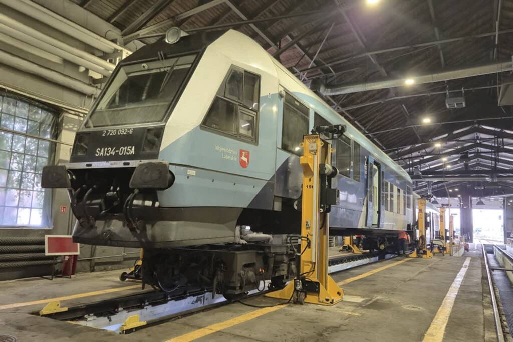 60 ton udźwigu i cyfrowe sterowanie. Nowe podnośniki dla POLREGIO w Lublinie 2 EAttachments9667712dc181677094a877c897d383957309b49 xl