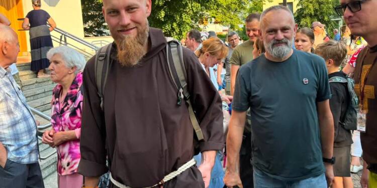 Pielgrzymi z Białej Podlaskiej i Chełma ruszyli na Jasną Górę. Przed nimi setki kilometrów drogi 1 EAttachments9667874f31ea6490982cbb599bec7dbff1b575d xl