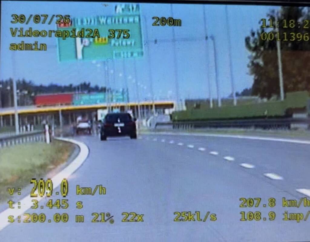 Bo "spieszył się na wakacje". Pędził ponad 200 km/h 1 EAttachments9669342b7bcedb4564b0534917dca6ac2603ef9 xl