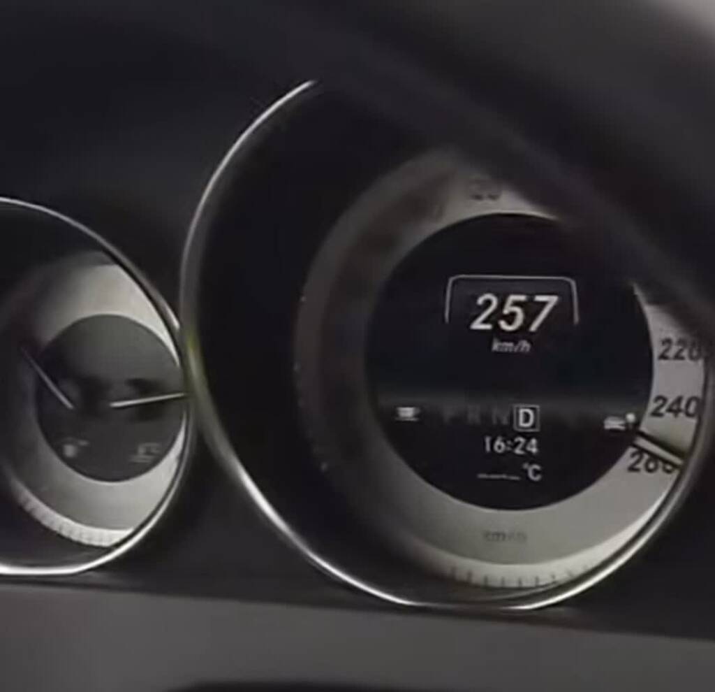 Pędził ponad 250 km/h i pochwalił się tym w internecie. Słono za to zapłacił 2 EAttachments9672581fbaacfdfb46a469756a4a0793dc971eb xl