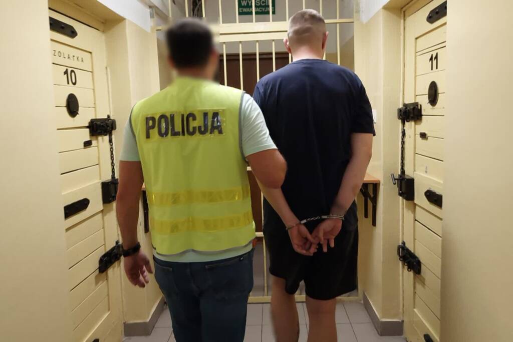 Ukradł słuchawki i drona, ochronę potraktował gazem. 26-latek odpowie przed sądem 1 EAttachments9680763cf178c25c9b906a6adb9a7cb1155b9cf xl