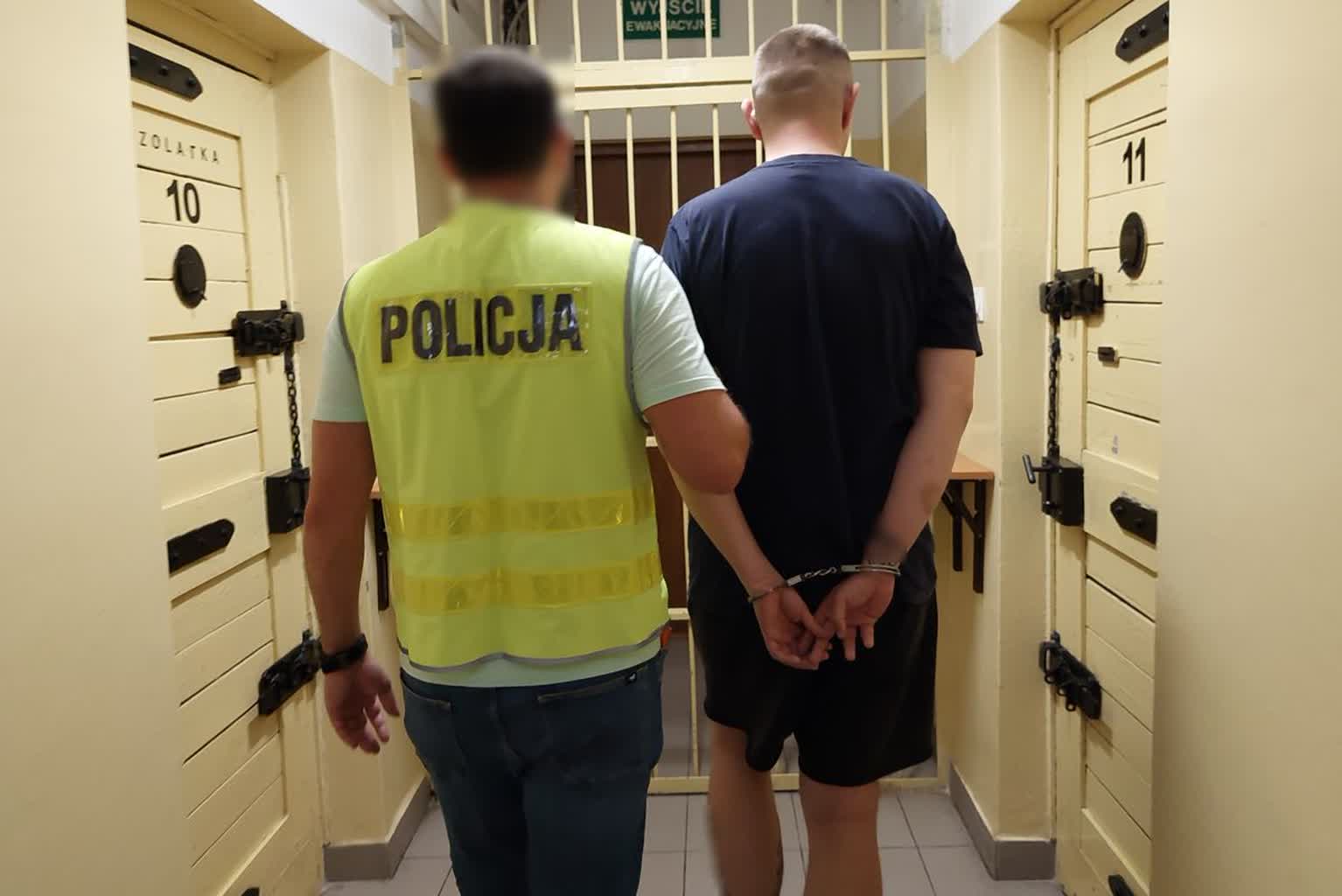 Ukradł słuchawki i drona, ochronę potraktował gazem. 26-latek odpowie przed sądem