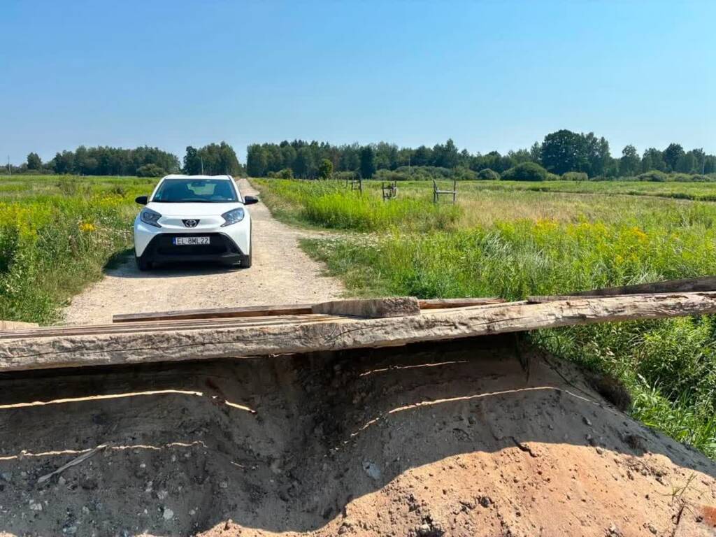 Mieszkańcy zbudowali most własnymi siłami. Teraz musieli go rozebrać 2 EAttachments9685929ad08efa98347f086f0255576a6803640 xl