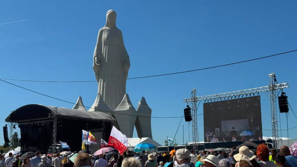 Największa figura Maryi w Europie poświęcona. Ma ponad 55 metrów i stoi w Polsce 2 EAttachments9693824926fbe1b4587c96abf700c8ad569fdbf xl