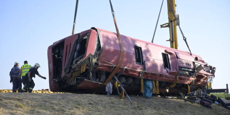 Po tragicznym wypadku autokaru na Węgrzech. "Inspektorat powinien skontrolować też organizatora" 1 EAttachments9693860e6929cec323ad6f8712a2405aee813bc xl 2