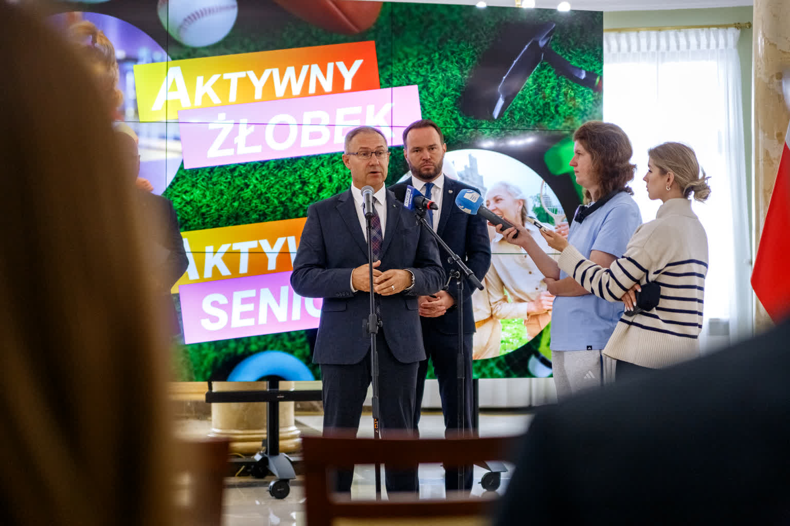 Kluby, domy seniora i edukacja. Pieniądze na aktywizację seniorów [ZDJĘCIA]
