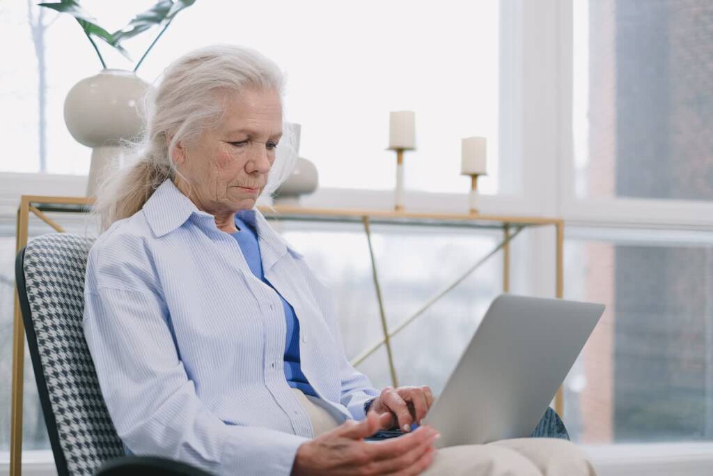 Internetowe inwestycje okazały się oszustwem. Seniorka pozbawiona oszczędności 1 EAttachments9715012e5666762327ca20b0503b2e50f58cf35 xl