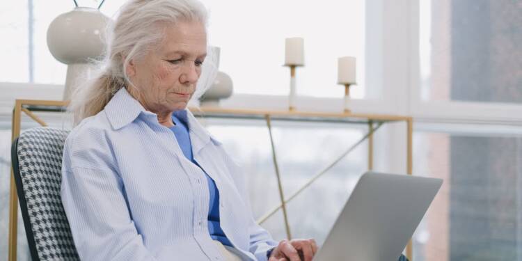 Internetowe inwestycje okazały się oszustwem. Seniorka pozbawiona oszczędności 1 EAttachments9715012e5666762327ca20b0503b2e50f58cf35 xl