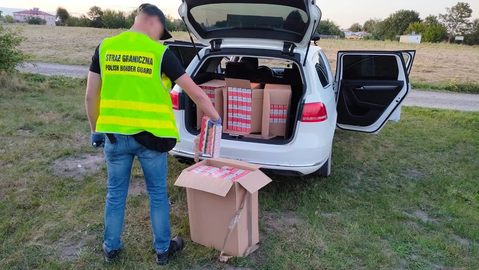 Wpadł podczas kontroli drogowej. Przewoził nielegalne papierosy