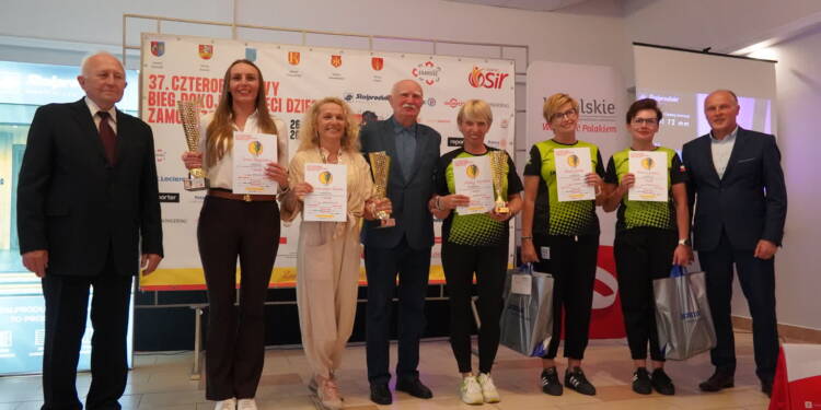 Oficjalne zakończenie Biegu Pokoju Pamięci Dzieci Zamojszczyzny 1 EAttachments9718283de8a62413194d1f2e6fc87081ec18678 xl