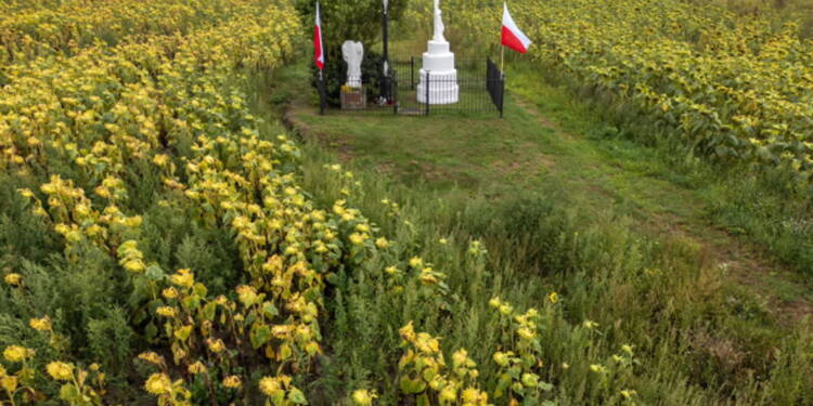 Wołyń: rozpoczęły się uroczystości pogrzebowe polskich ofiar zbrodni w Ostrówkach i Woli Ostrowieckiej 1 EAttachments9718690af8d5cf2434bf931ea06b79489dbeb9d xl