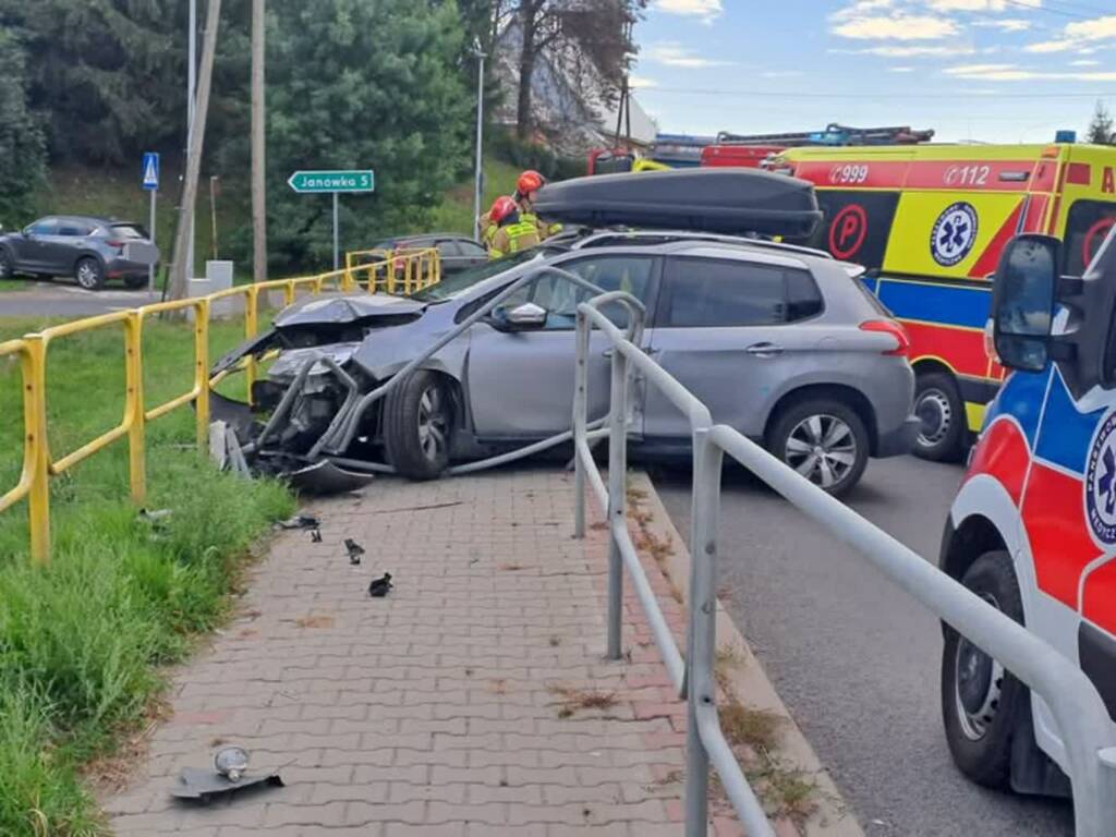 Wypadek na DK17. Kilka osób rannych 1 EAttachments97190369fdc2a1fc3c279ee2476f05bd674ab63 xl