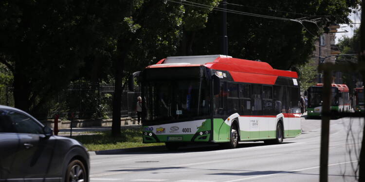 18-latek za kierownicą autobusu. Nowe przepisy już obowiązują 1 EAttachments8055178ec0f34b9fda05df1a5cc21286bcad630