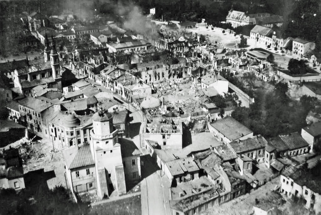 Rocznica tragicznych wydarzeń. Polacy oddają hołd ofiarom wojny 1 EAttachments9721972174f951ac6f24992276d494ef3638dac xl