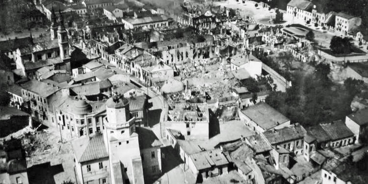 Rocznica tragicznych wydarzeń. Polacy oddają hołd ofiarom wojny 1 EAttachments9721972174f951ac6f24992276d494ef3638dac xl