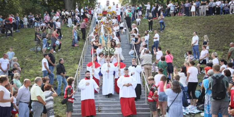 Uroczystości w Wąwolnicy. Tysiące pielgrzymów ku czci Matki Bożej Kębelskiej 1 EAttachments97299458fccb6de958c36bc3ebe65c289a5c2bd xl