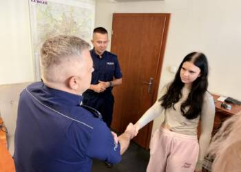 12-latka z Lublina wzorem uczciwości. Znalazła portfel z dużą sumą pieniędzy 2 EAttachments9734029b96f1cae8836ad566a8c346cc3a567de xl