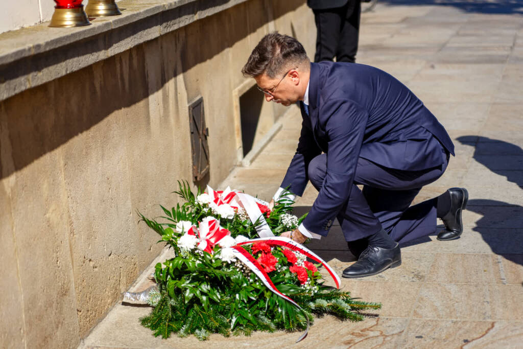 87. rocznica bombardowania Lublina: złożenie kwiatów przy lubelskim ratuszu 1 EAttachments9738257797f7cda4c52cb4aca53f73063821d5d xl
