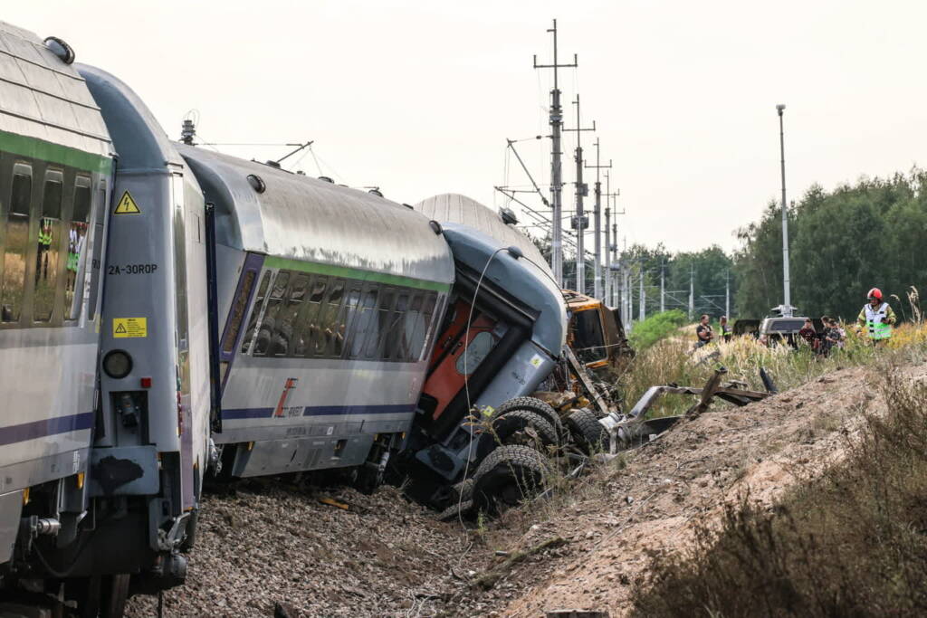 W miejscu wypadku pociągu relacji Lublin-Szczecin nadal pracują służby 1 EAttachments9739817a9f1f47a67be7e8d668a90e8b6d405a1 xl