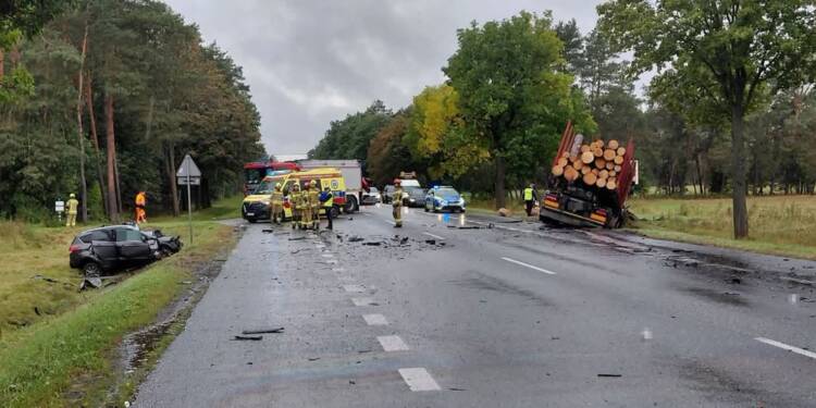 Tragiczny wypadek na DK2. Osobówka czołowo zderzyła się z TIR-em 1 EAttachments9754094d317d944537febab6c7a16ce950a7f4f xl
