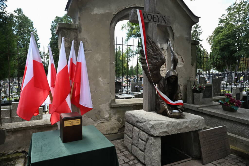 Symboliczna mogiła Ofiar Zbrodni Wołyńskiej odsłonięta w Lublinie 1 EAttachments975890607ff60ab1133fe164924c2cdbcb2a945 xl