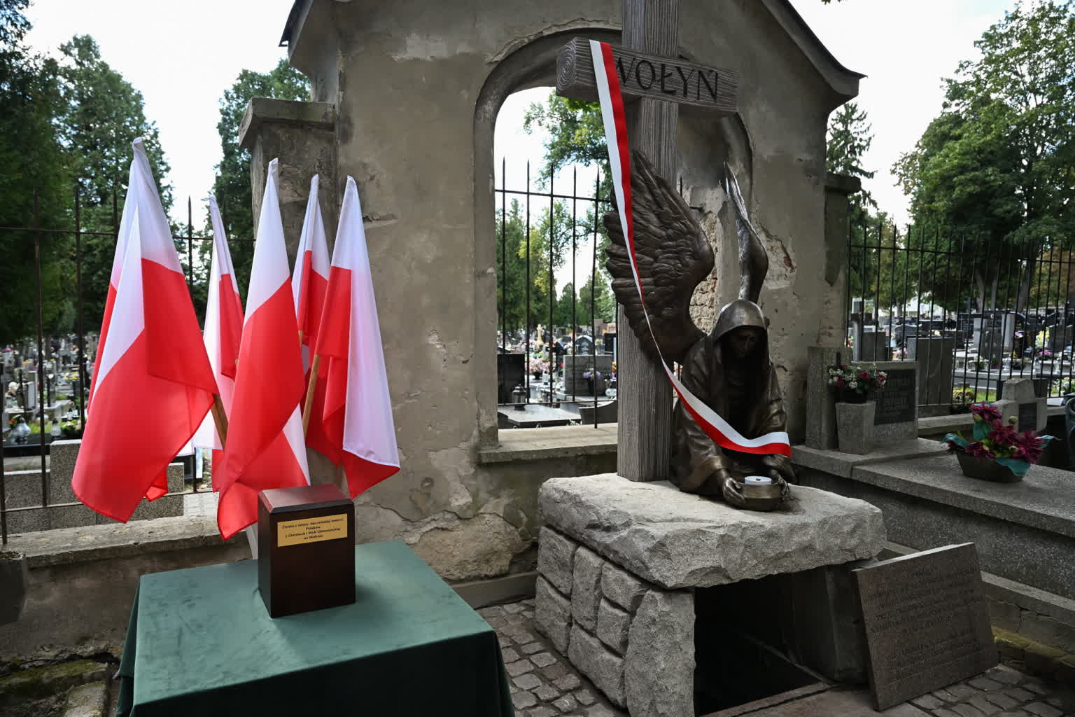 Symboliczna mogiła Ofiar Zbrodni Wołyńskiej odsłonięta w Lublinie
