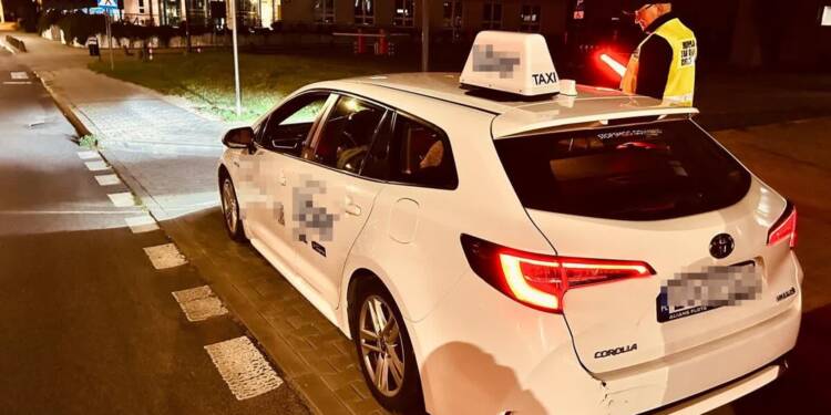 Nocna kontrola lubelskich taksówek. Policjanci zatrzymali dowody rejestracyjne 1 EAttachments976158101c1496317d91bbc286a391b47256951 xl