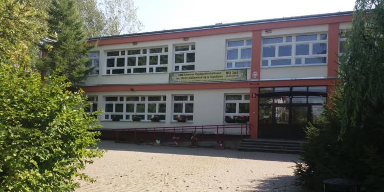 VIII LO ma sto lat. Rozpoczęły się uroczyste obchody jubileuszu 1 EAttachments9770192fcb5a235eeeeb234fab5048e7b8a925d xl